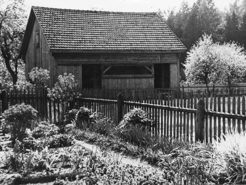 Granary at the Obelinės Farmstead. 1978. LBM 50111