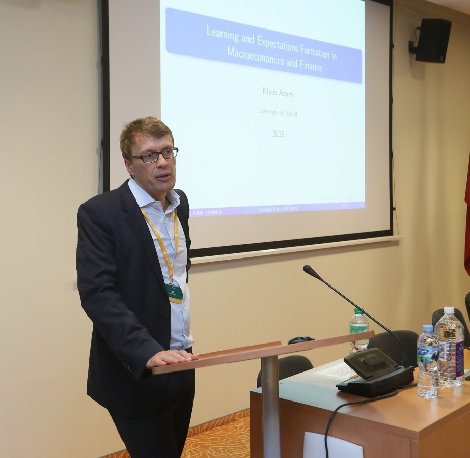 Profesorius Klaus Adam iš Oksfordo universiteto