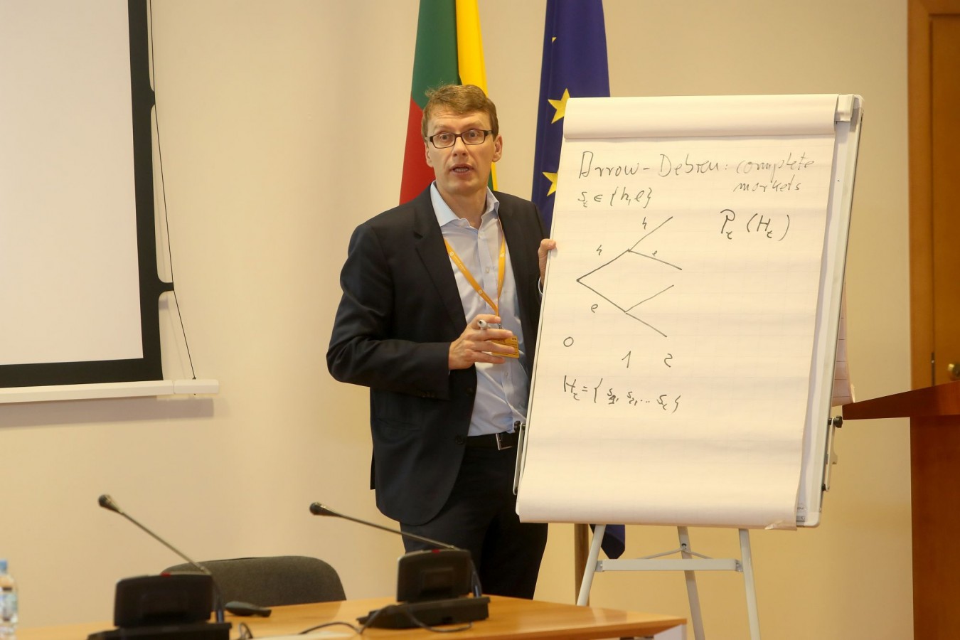 Profesorius Klaus Adam iš Oksfordo universiteto