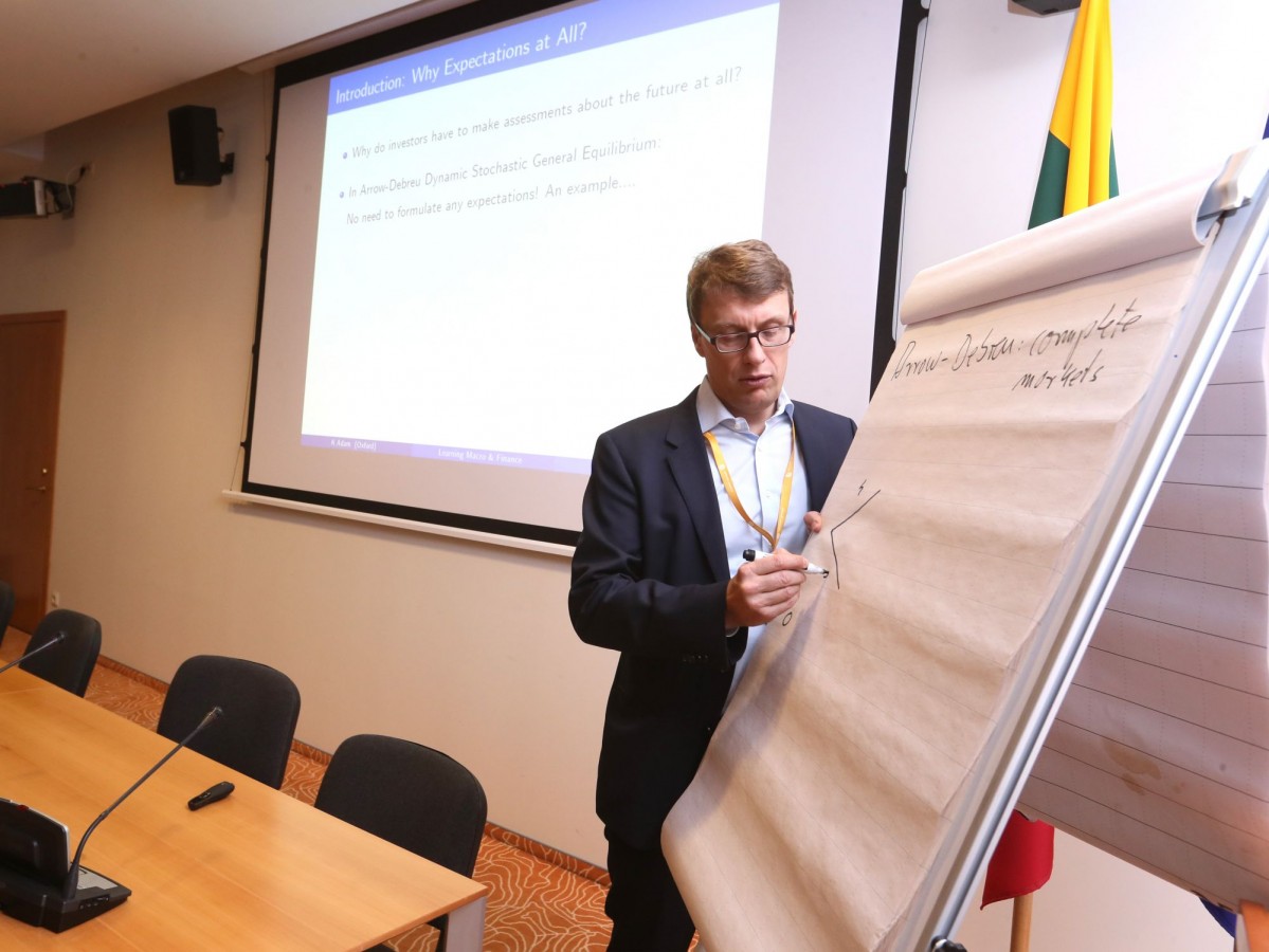 Profesorius Klaus Adam iš Oksfordo universiteto