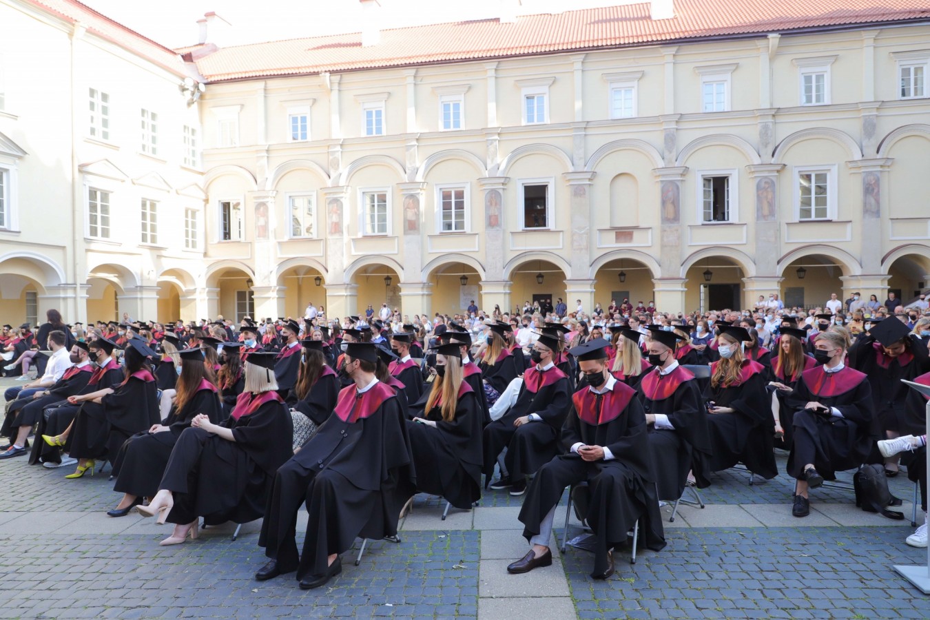 Diplomų įteikimas