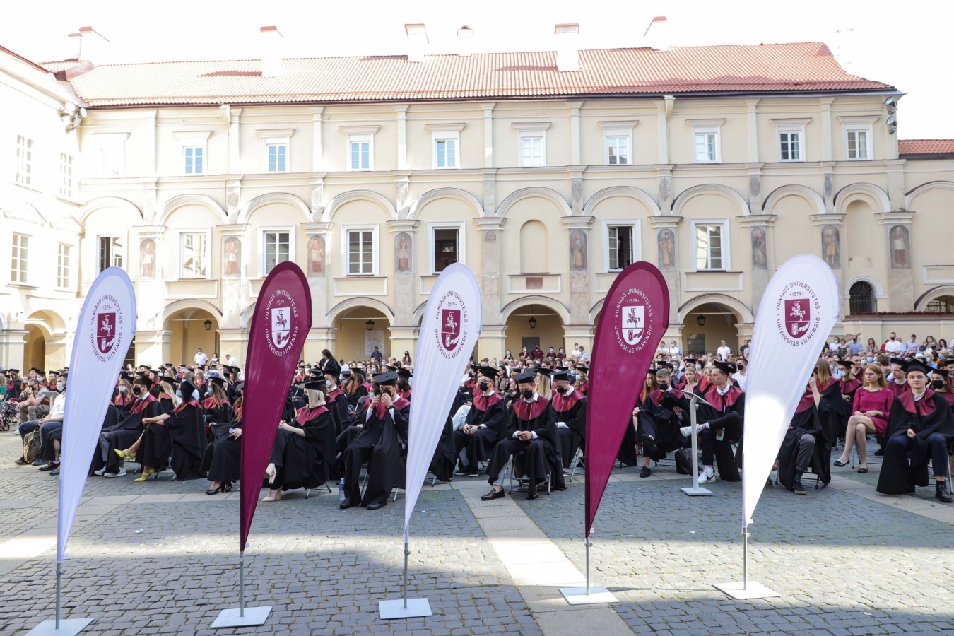 Diplomų įteikimas