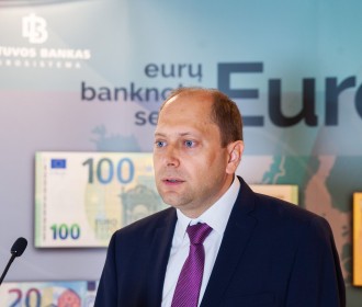 Nauji 100 ir 200 eurų banknotai