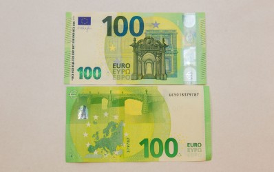 100 ir 200 eurų banknotų pristatymas