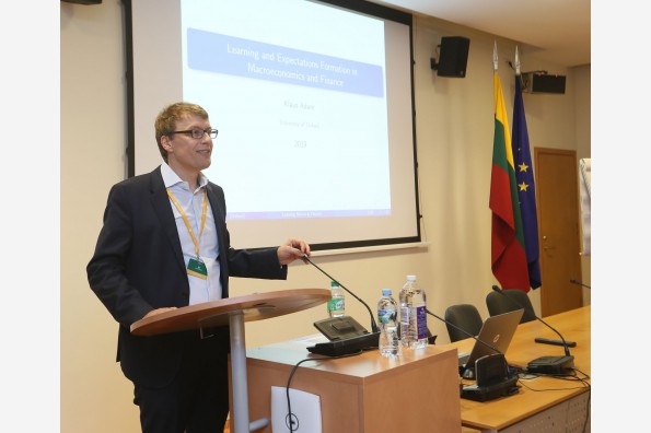 Profesorius Klaus Adam iš Oksfordo universiteto