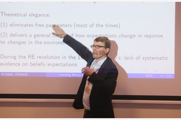 Profesorius Klaus Adam iš Oksfordo universiteto