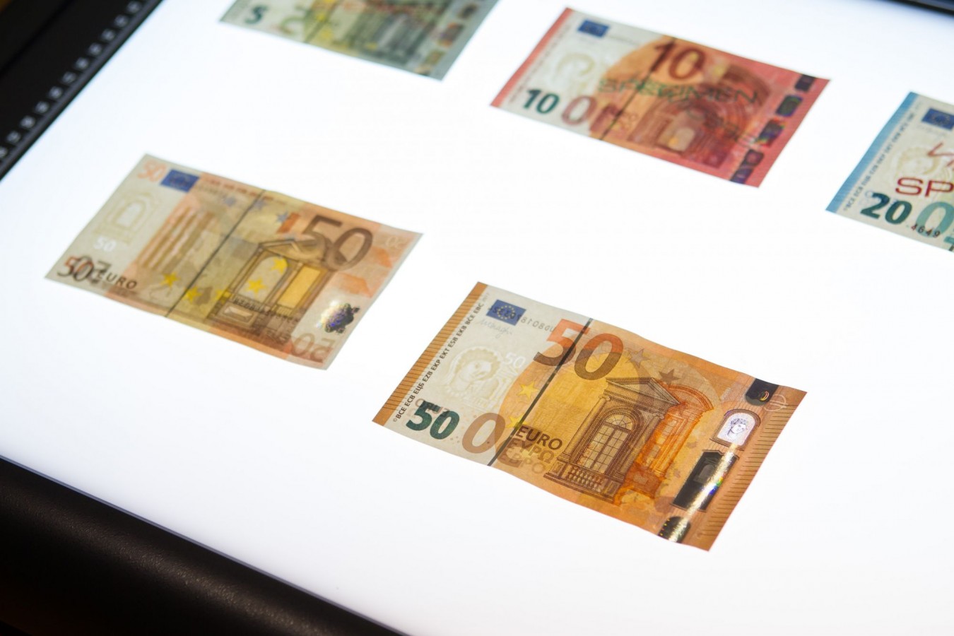 Tikri eurų banknotai