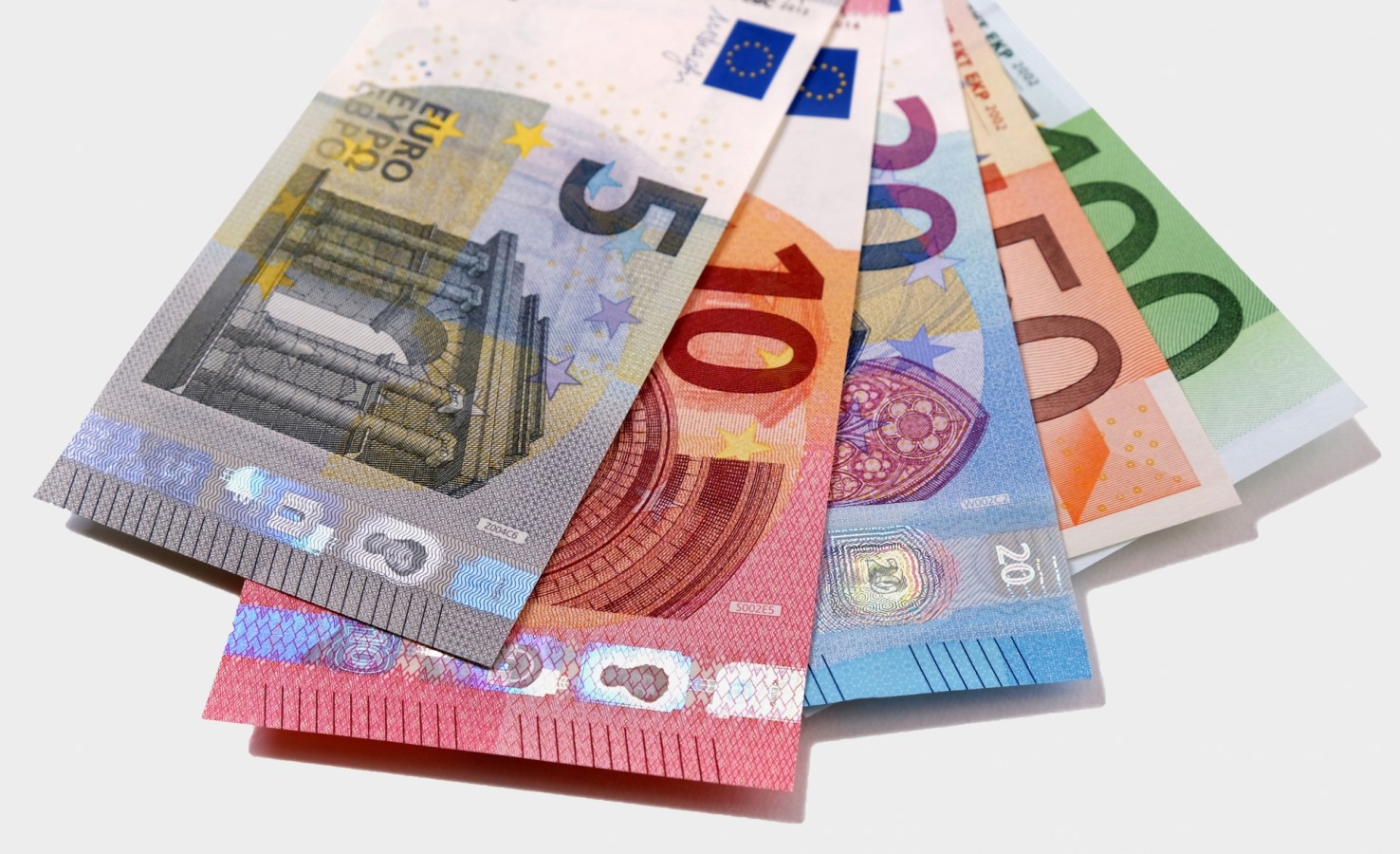 Grynųjų pinigų paklausa sparčiai slūgsta, neužpildytų bankomatų skaičius beveik neviršija įprastinio