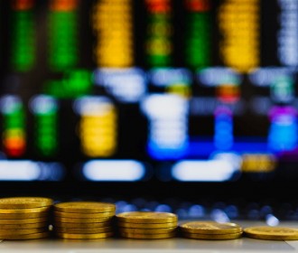 Lietuvos-finansinio-turto-valdymas-grafikų-fonas-monetos-www.jpg