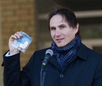 Lietuvos banko valdybos narys Marius Jurgilas pristato monetą.jpg