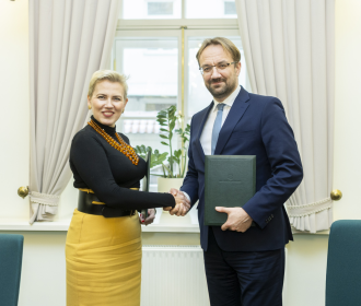 Lietuvos bankas ir VVTAT vienija pastangas: sieks geriau apginti vartotojų interesus 