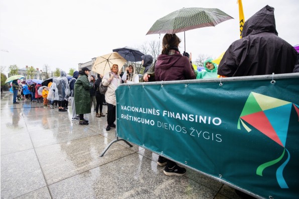 Nacionalinės finansinio raštingumo dienos žygyje dalyvavo beveik 2000 žmonių