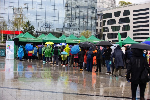 Nacionalinės finansinio raštingumo dienos žygyje dalyvavo beveik 2000 žmonių