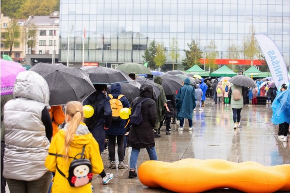 Nacionalinės finansinio raštingumo dienos žygyje dalyvavo beveik 2000 žmonių