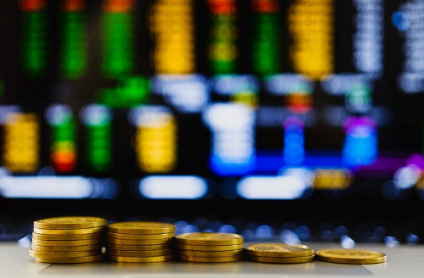 Lietuvos-finansinio-turto-valdymas-grafikų-fonas-monetos-www.jpg