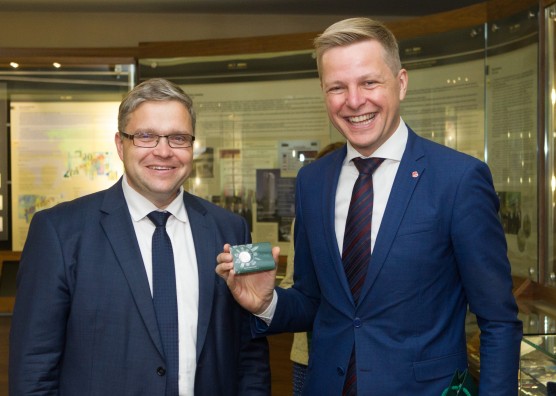 Monetos_Vilniui_pristatymas_Vasiliauskas_Šimasius.jpg