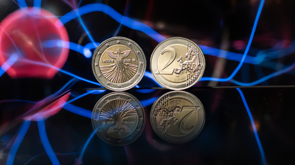Lietuvos energetinei nepriklausomybei – 2 eurų moneta: įamžintas istorinis valstybės lūžis